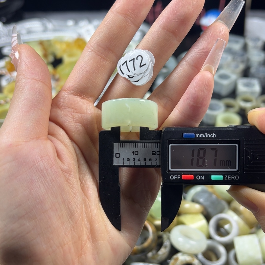 蛇纹石玉未镶嵌戒指