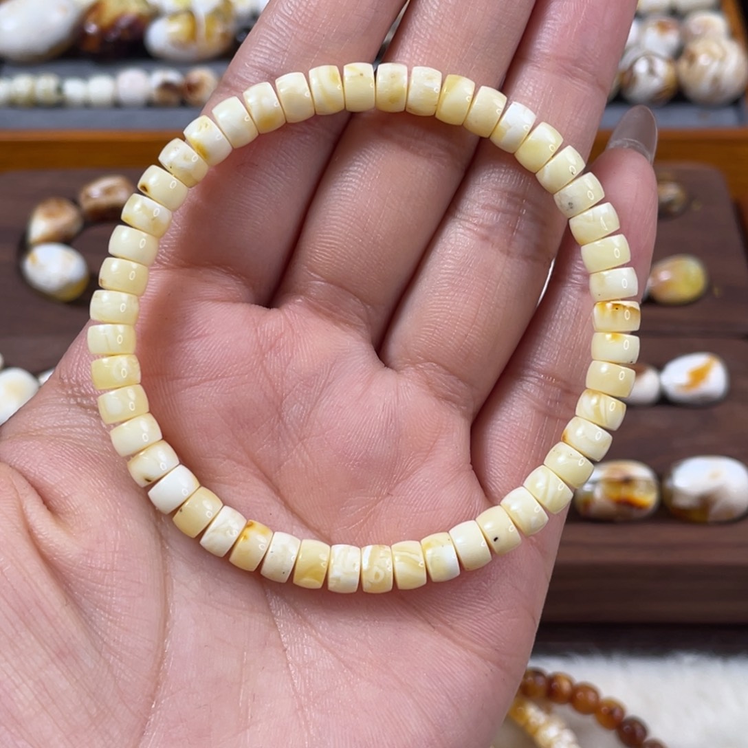 琥珀未镶嵌珠宝奇石琥珀蜜蜡微瑕6mm，手围17