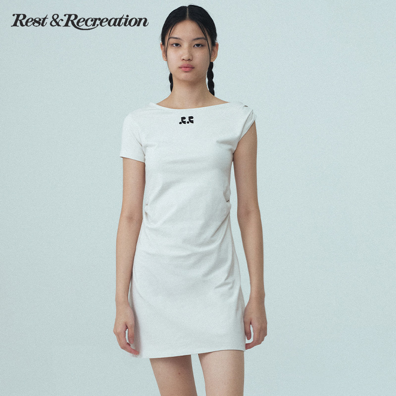 RestandRecreation官方纯色休闲连衣裙夏季新款短袖单肩修身时尚