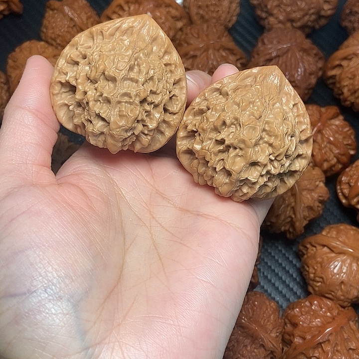 木质类45官帽。      核桃。    