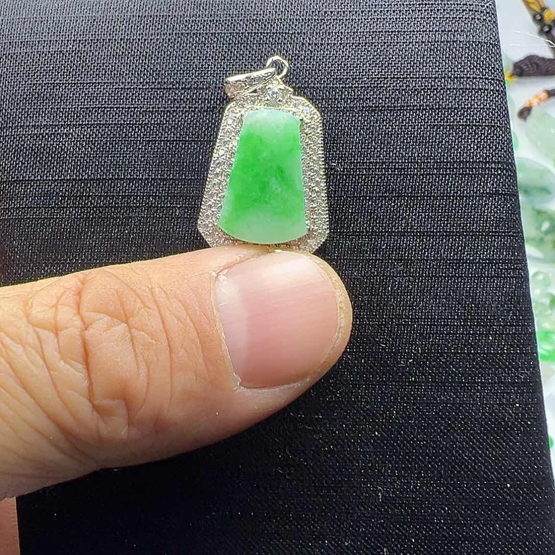 翡翠颈饰银S925镶嵌翡翠