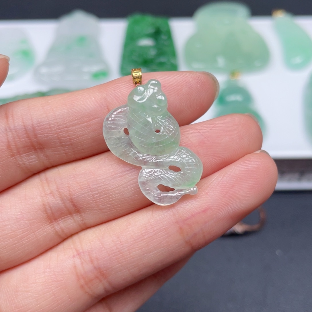 翡翠颈饰18K金镶嵌翡翠