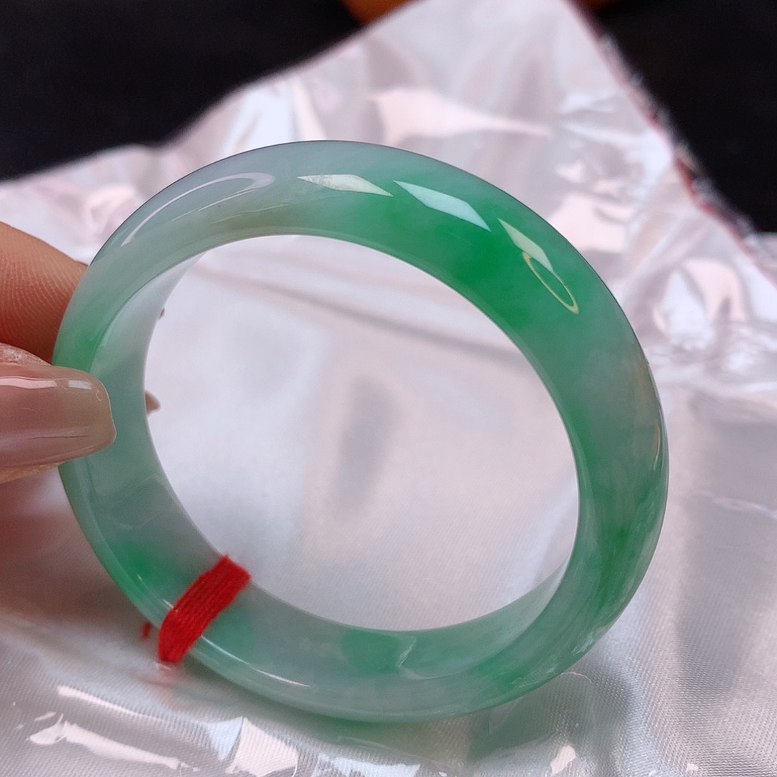 【闪购商品】翡翠手镯未镶嵌55+贵妃手镯