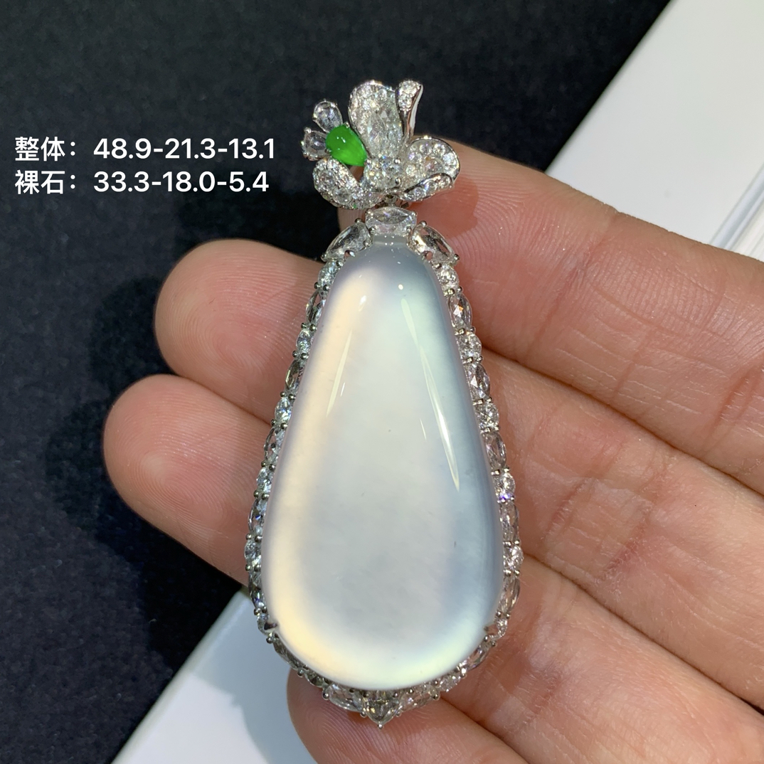 玻璃种极光白福瓜翡翠吊坠