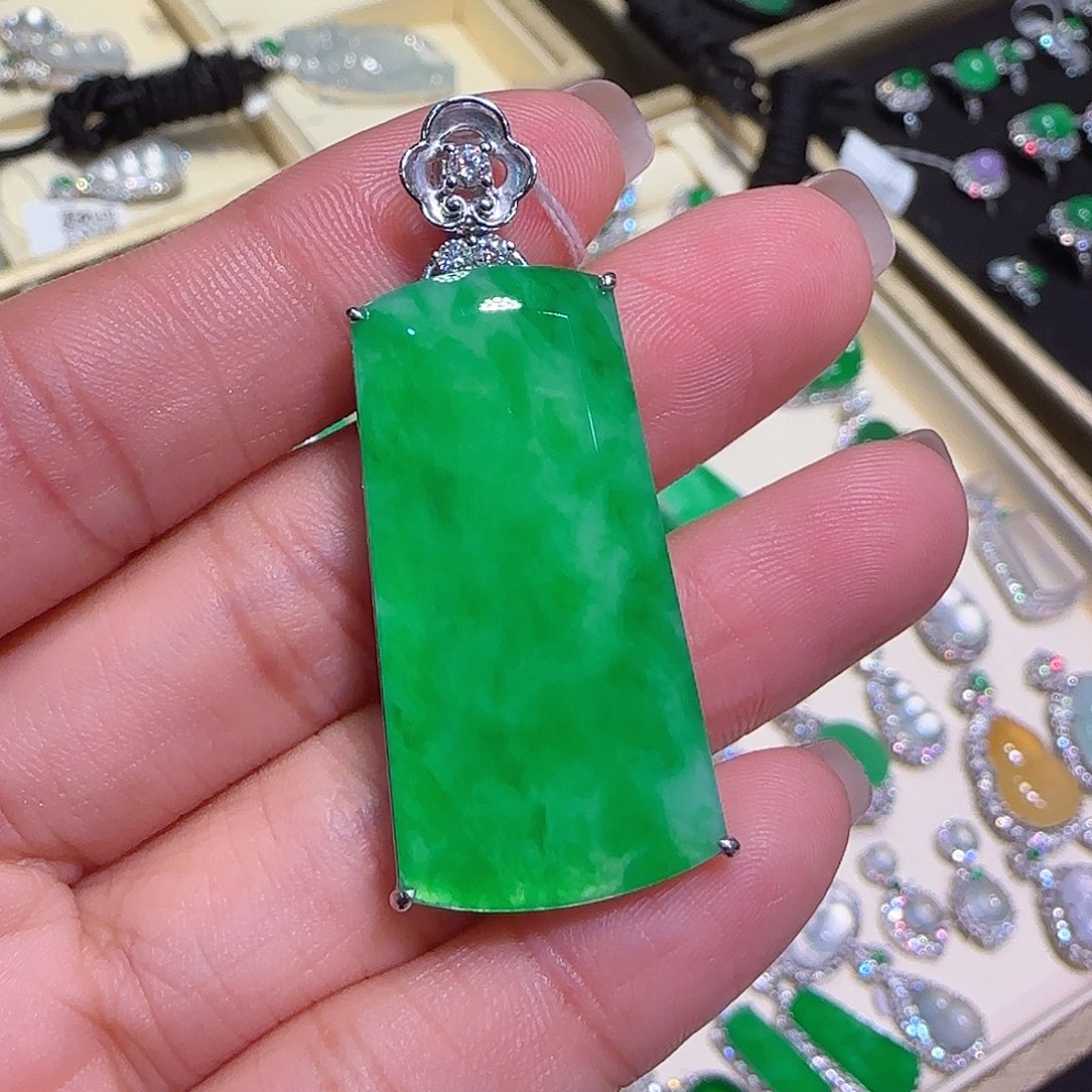 翡翠吊坠(不含链)18K金镶嵌无事牌