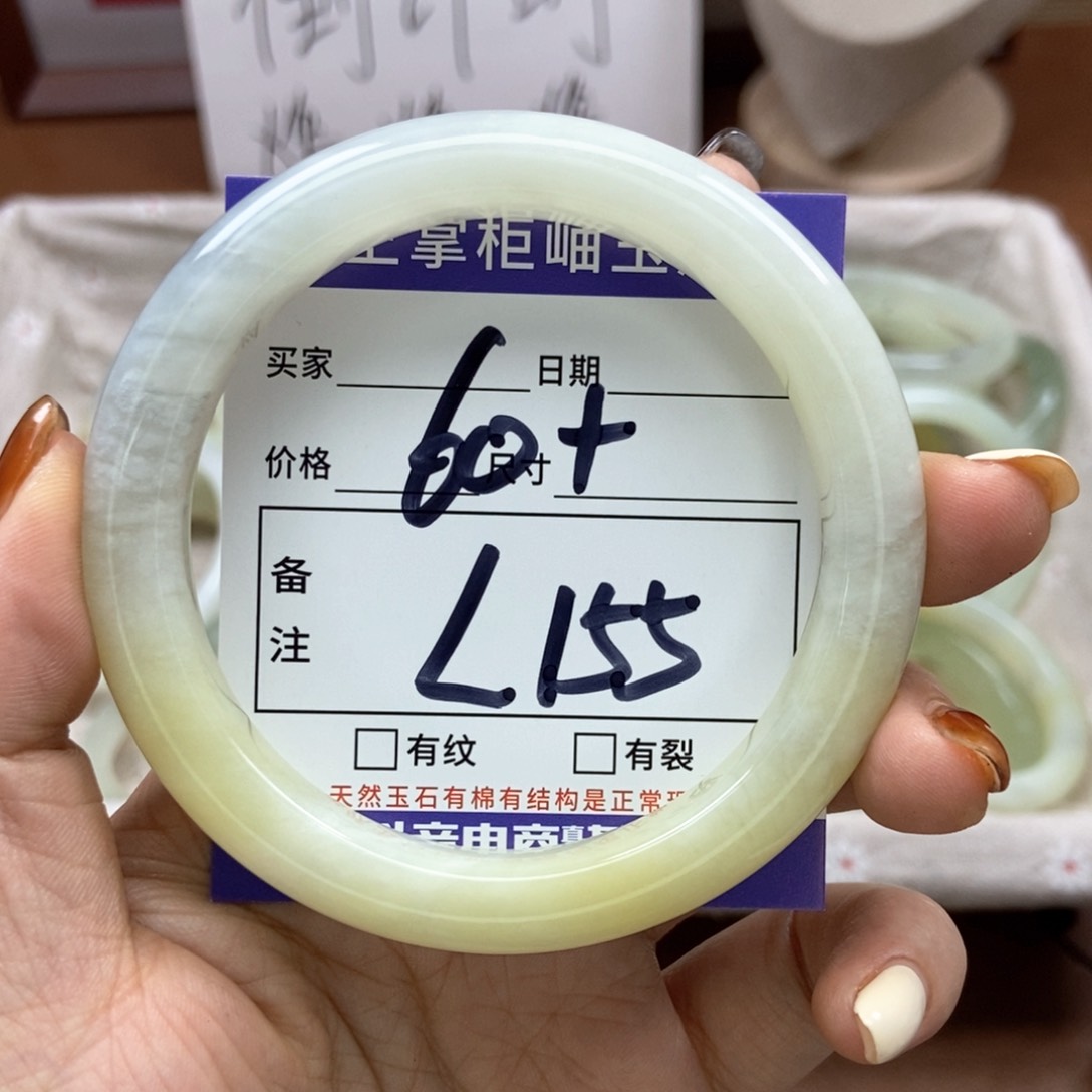 岫玉手镯手镯未镶嵌