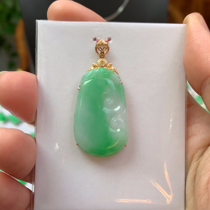 翡翠颈饰18K金镶嵌雪*翡翠吊坠