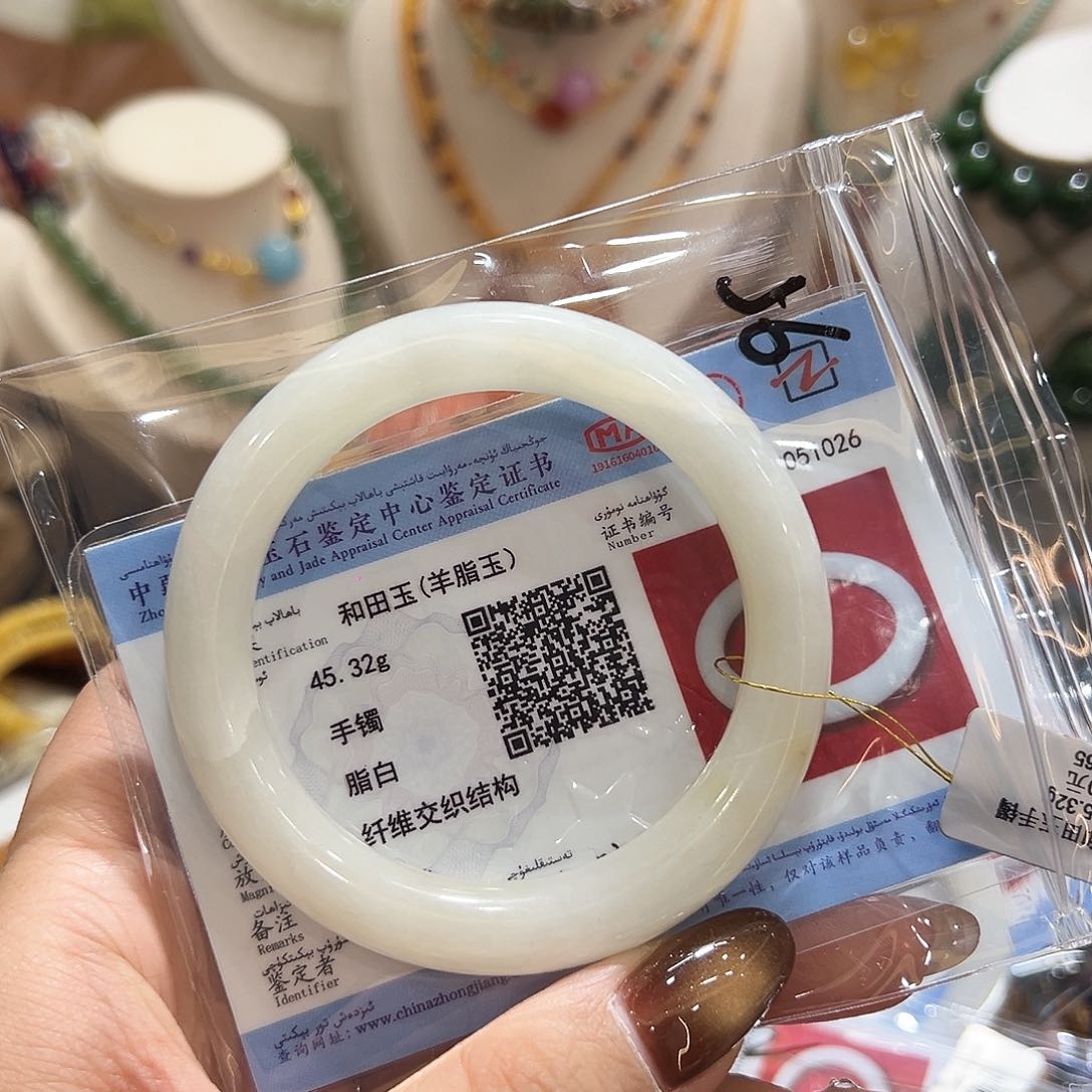 未镶嵌手镯和田玉（白玉）草**绯