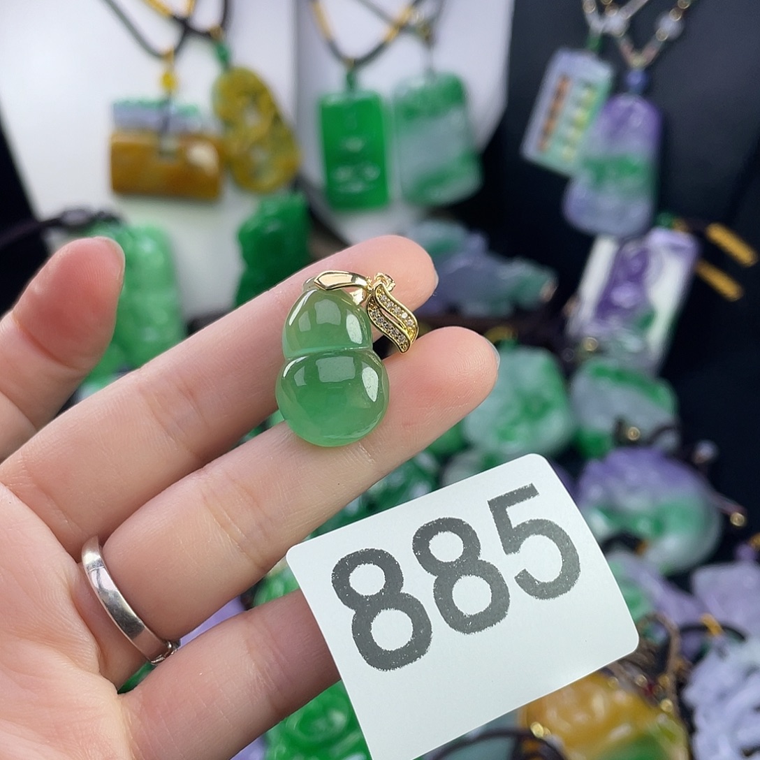 翡翠未镶嵌吊坠(赠链)