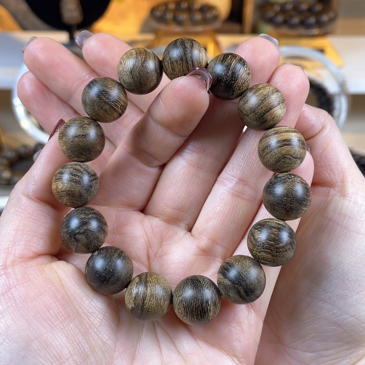 【闪购商品】沉香手串人**故越南芽庄白棋楠留疤