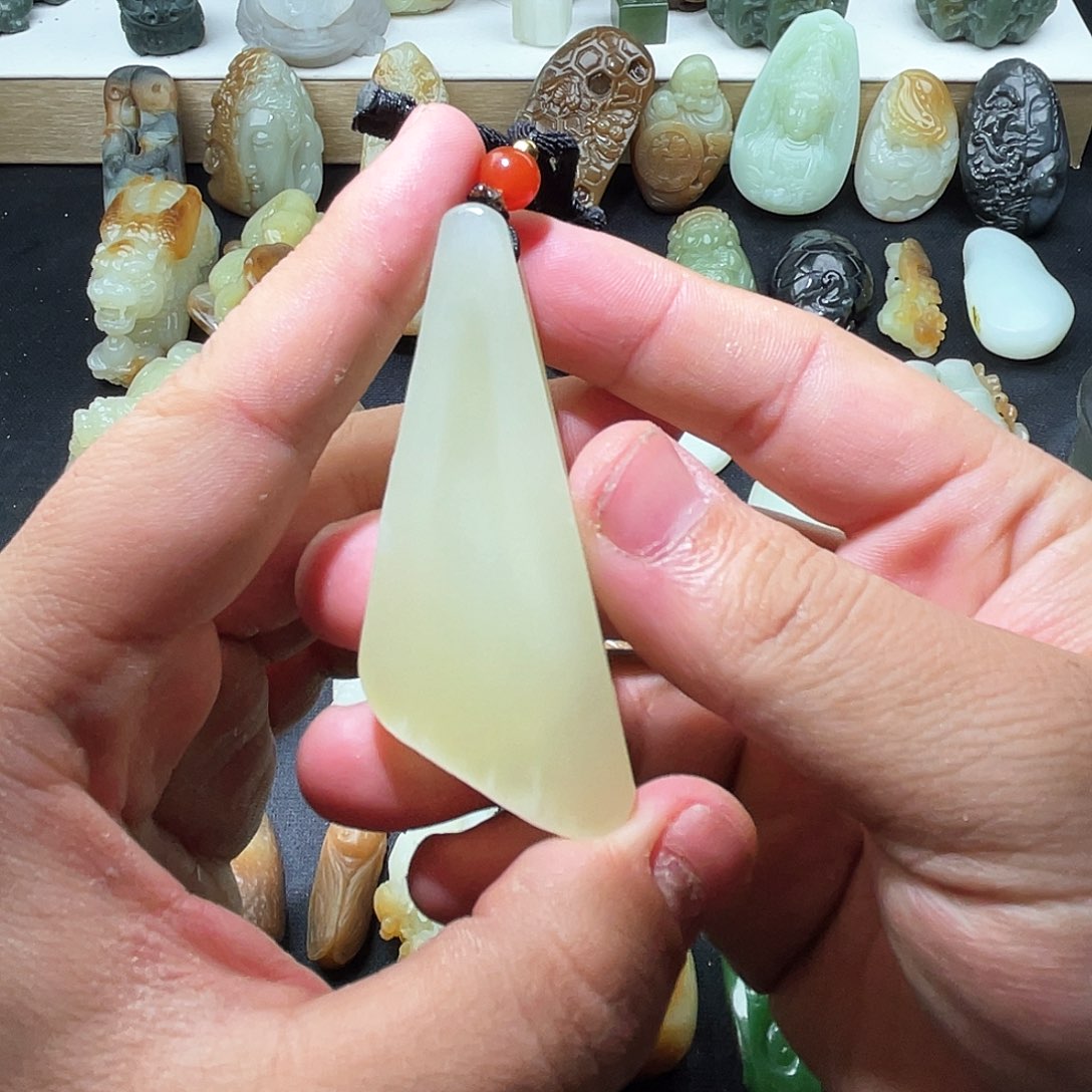 和田玉未镶嵌颈饰