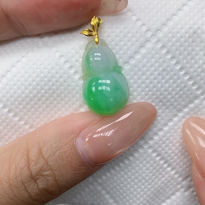 颈饰18K金镶嵌翡翠