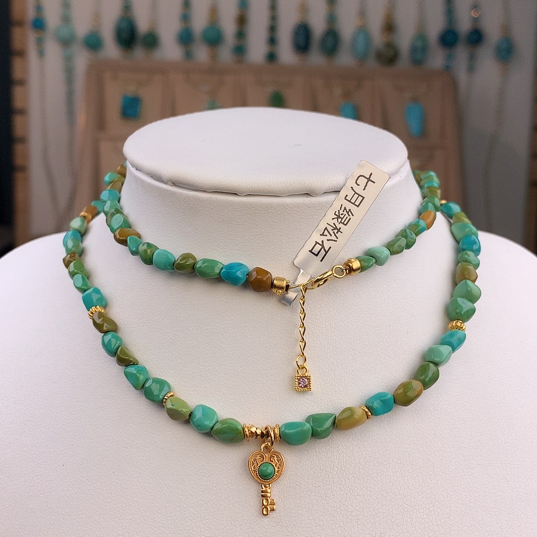 绿松石未镶嵌颈饰