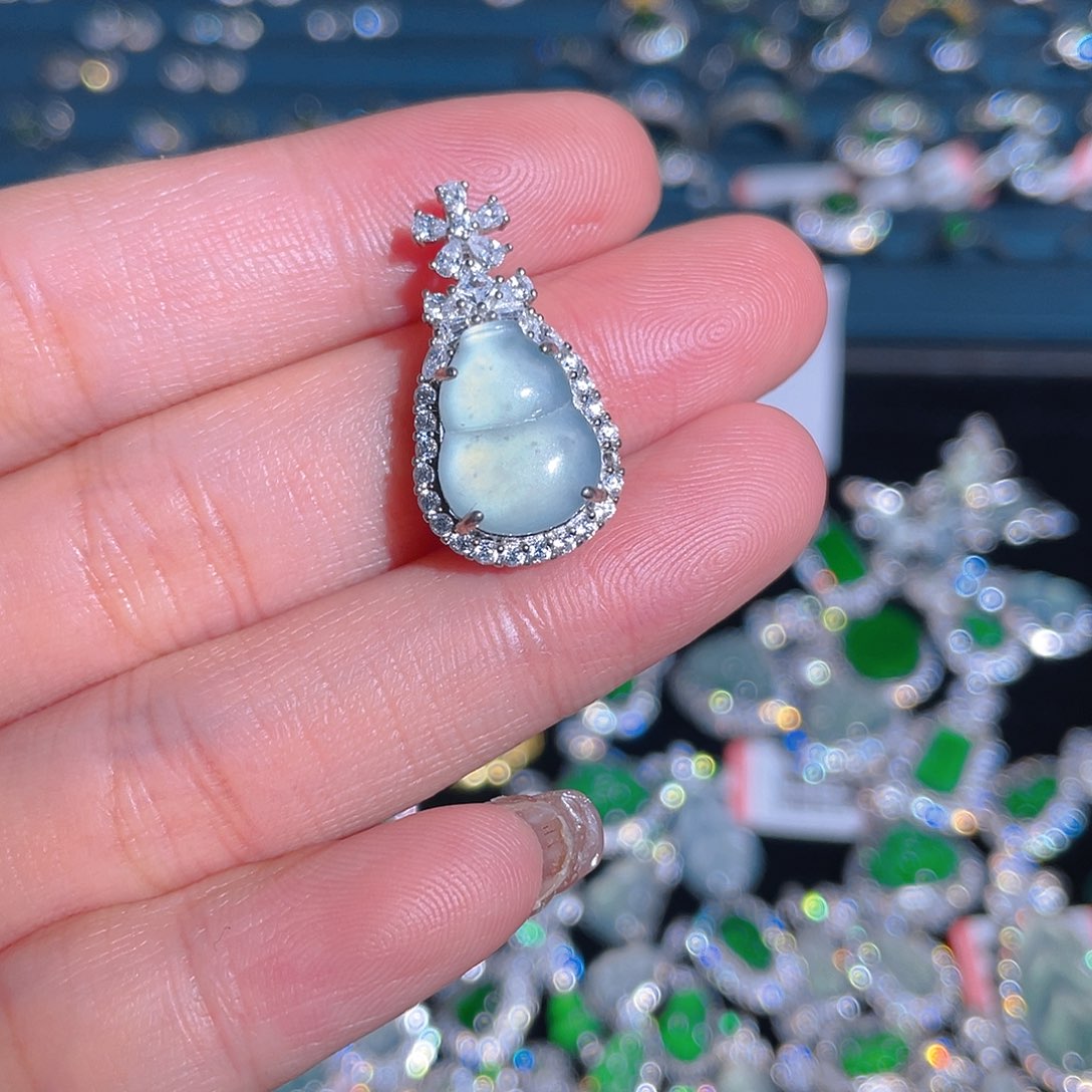 吊坠(不含链)未镶嵌翡翠