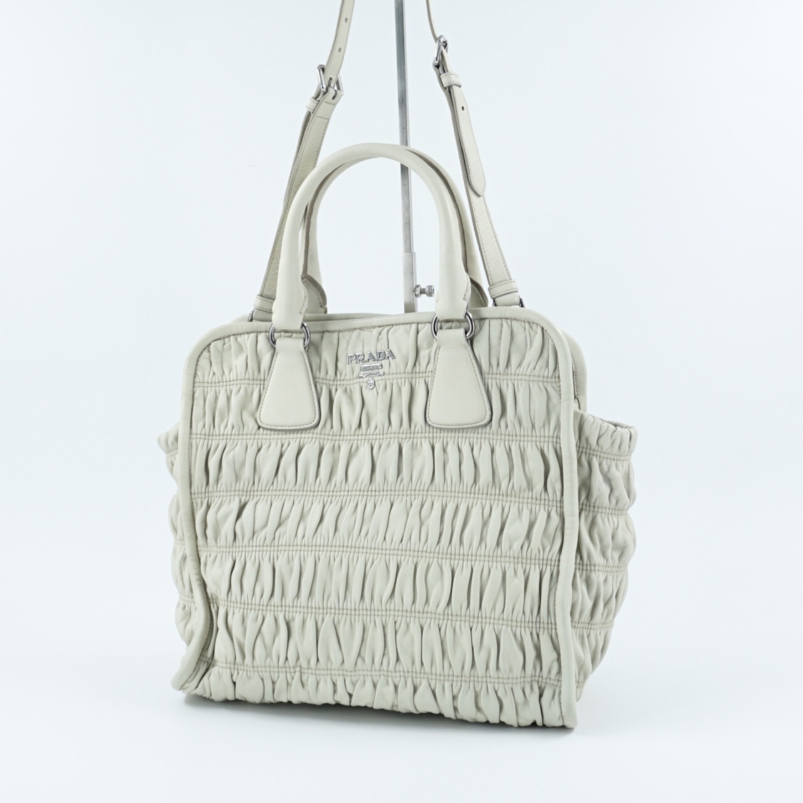 95新 Prada/普拉达 二手白色褶皱托特手提单肩包K17927