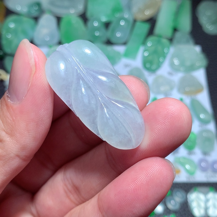 翡翠颈饰未镶嵌叶子