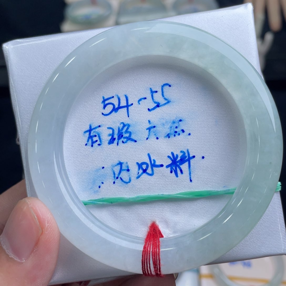 翡翠手镯未镶嵌翡翠手镯