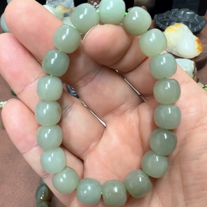 未镶嵌手链和田玉有包容