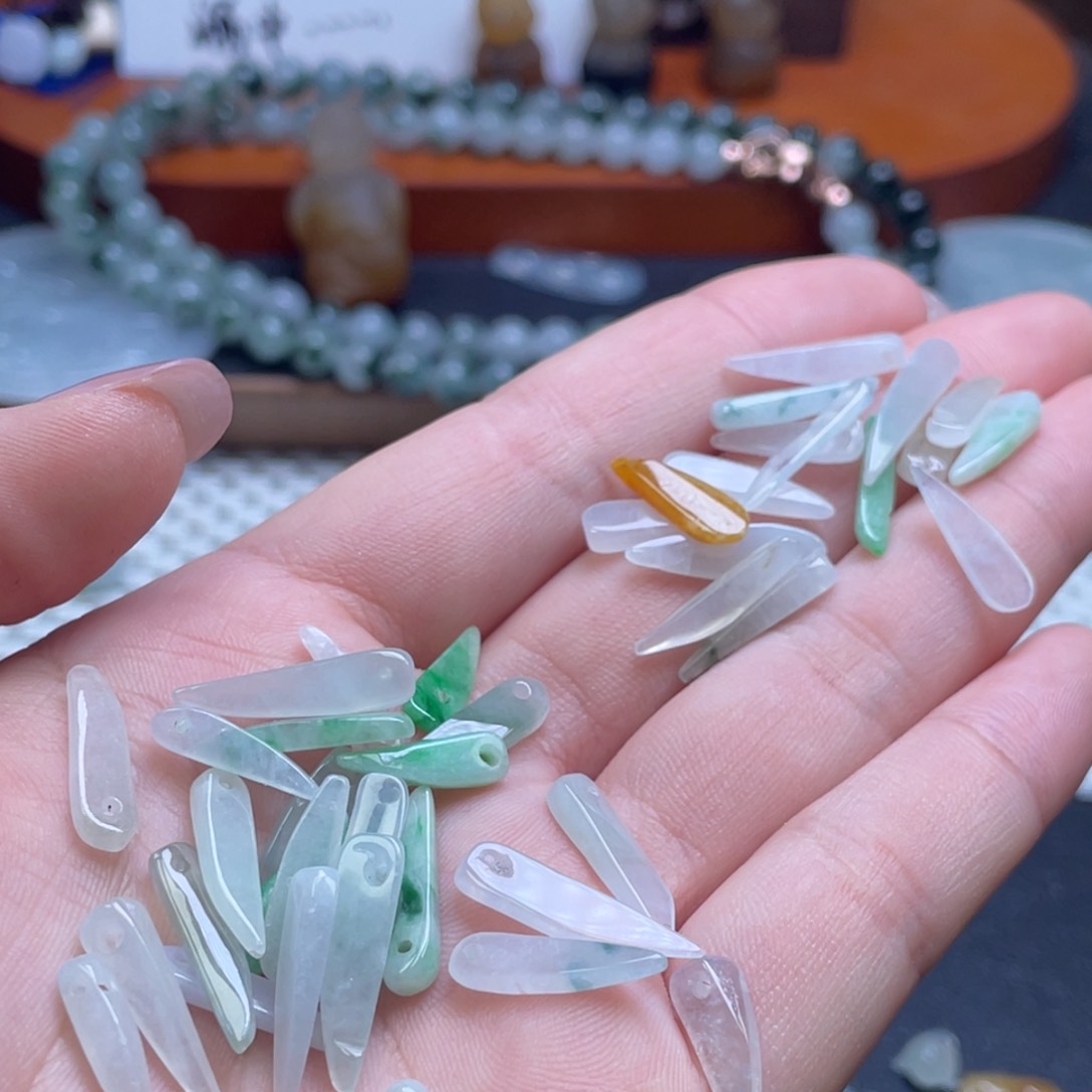 颈饰未镶嵌翡翠翡翠有纹裂