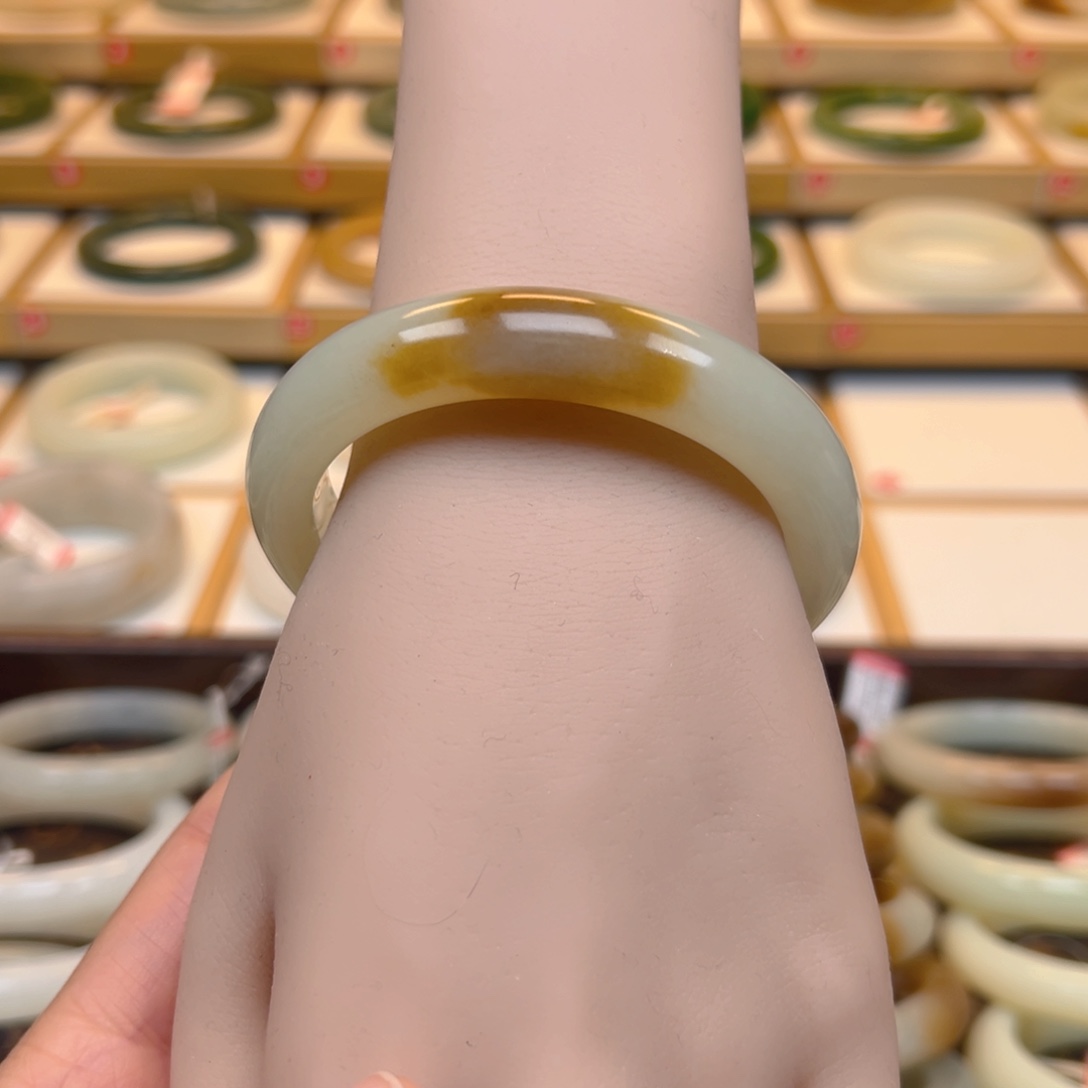 和田玉手镯未镶嵌4