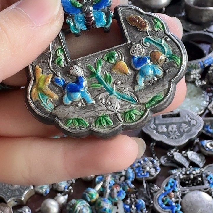 不***咪非金属足银锁包一个