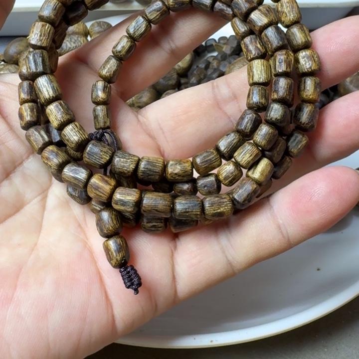 沉香手串今****春乌身手串15克