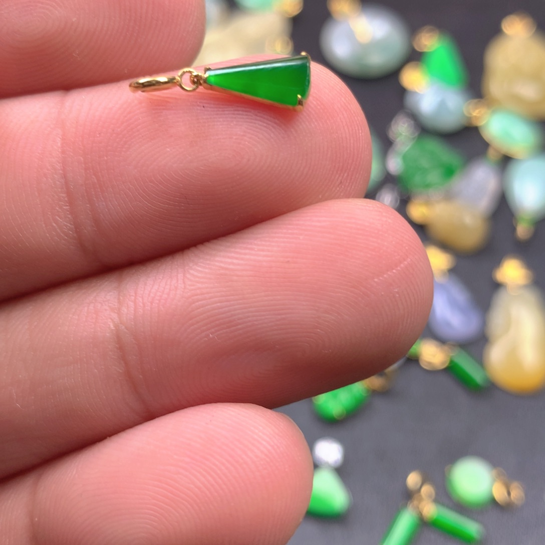 【闪购商品】颈饰18K金镶嵌翡翠翡翠