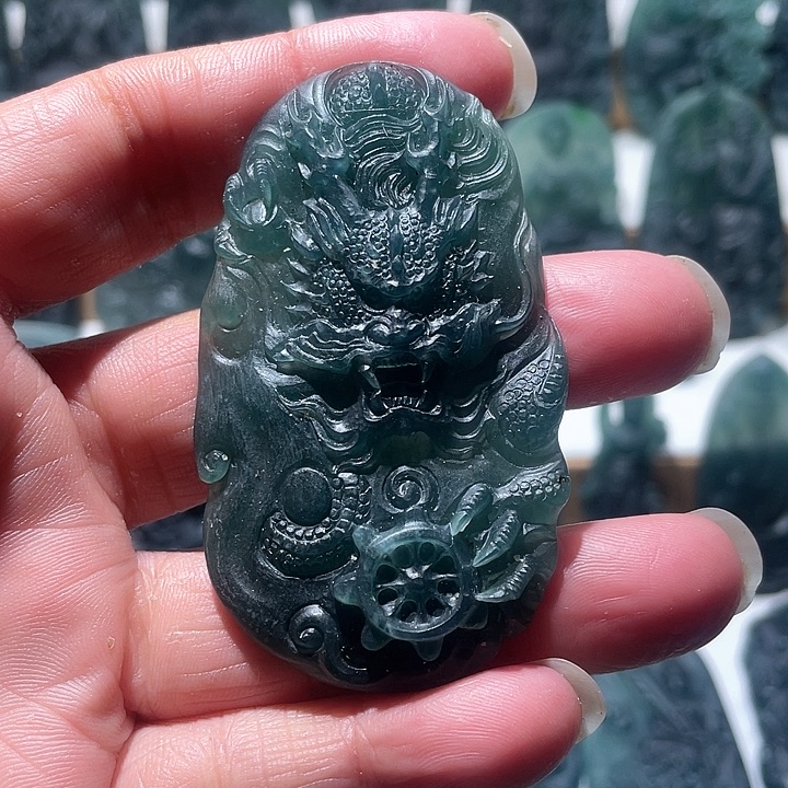 定制翡翠未镶嵌龙