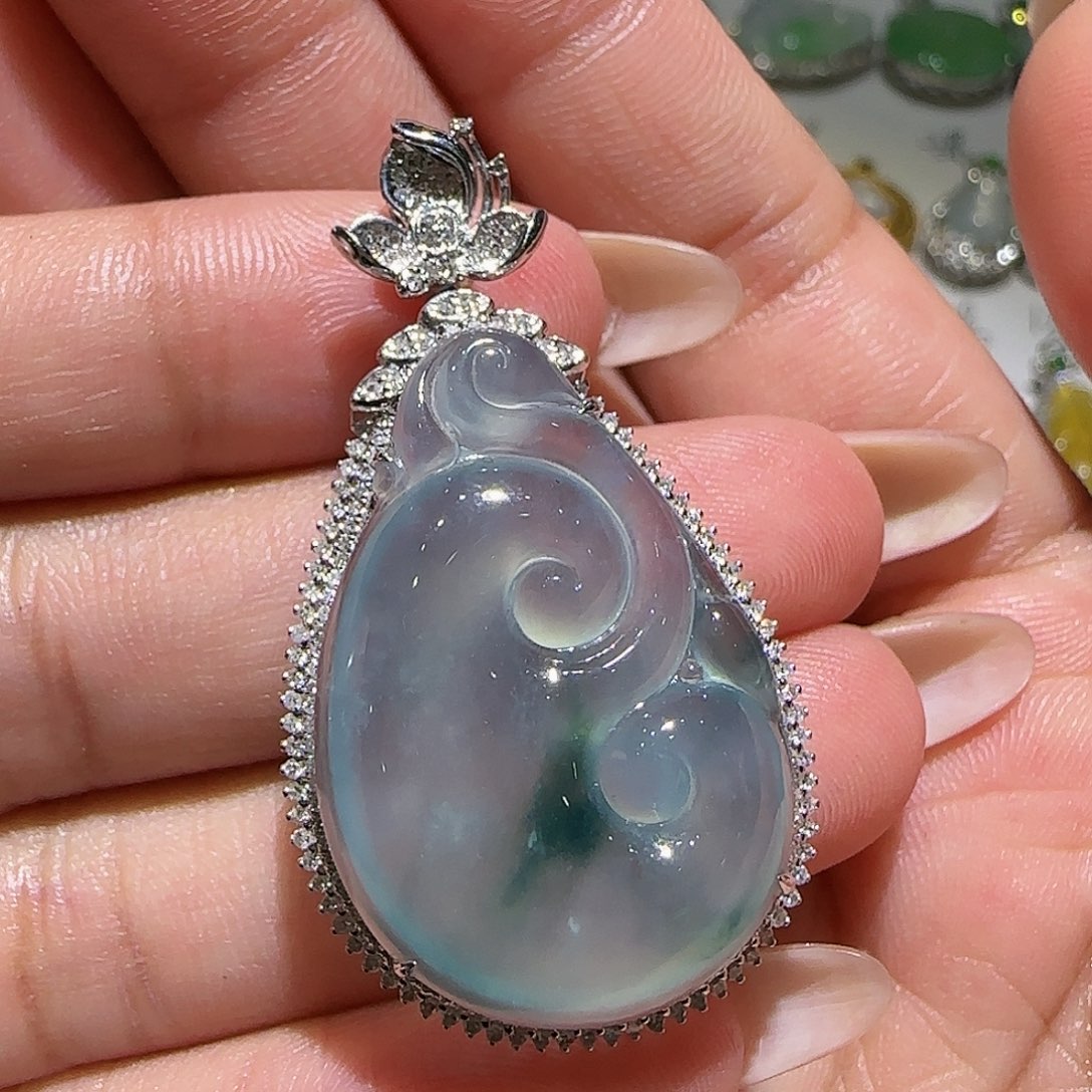 【闪购商品】颈饰18K金镶嵌翡翠天然