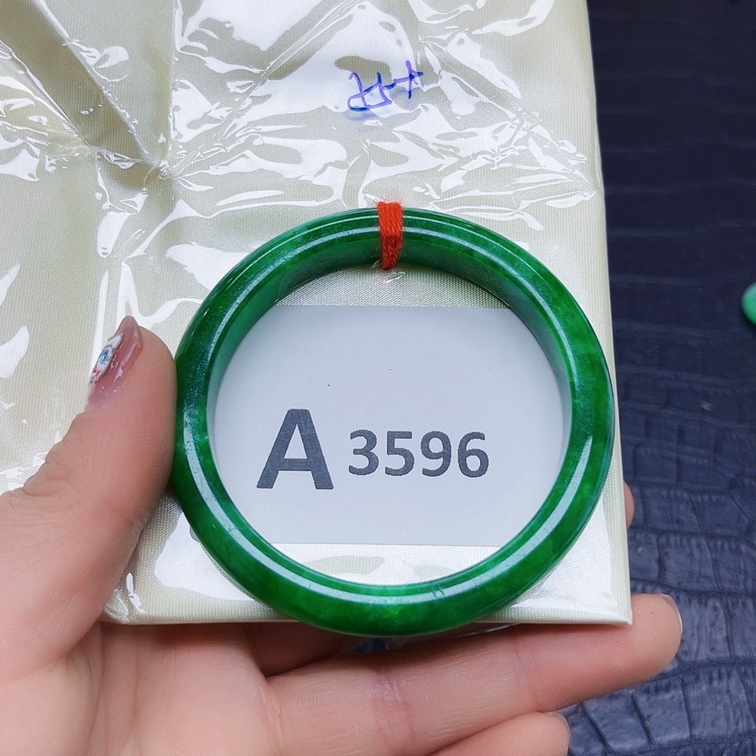 翡翠手镯未镶嵌手镯