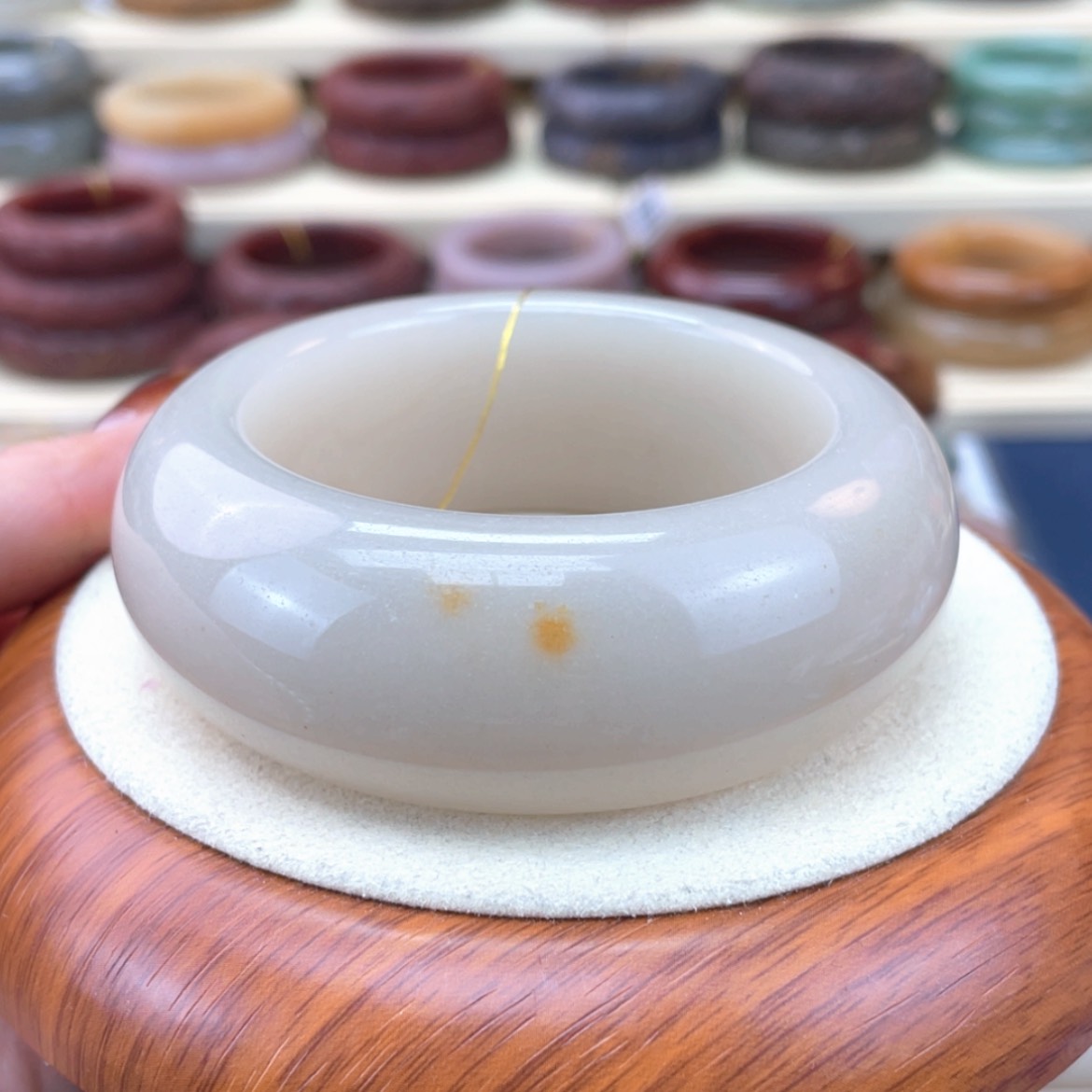 【闪购商品】石英质玉手镯未镶嵌