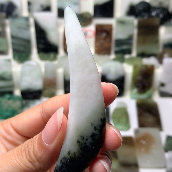 独山玉未镶嵌颈饰