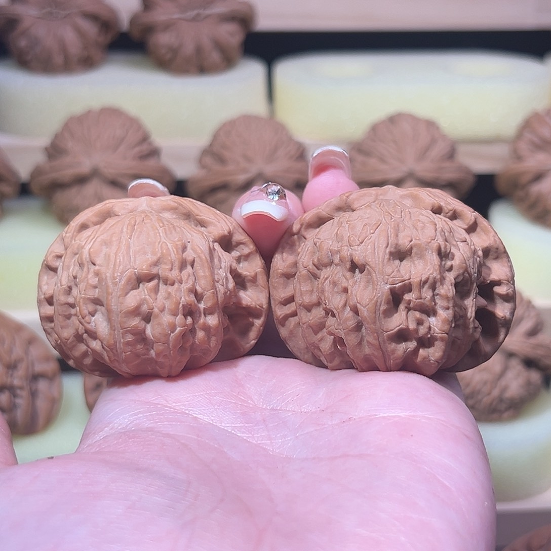 颜***生吊坠文玩核桃白狮子