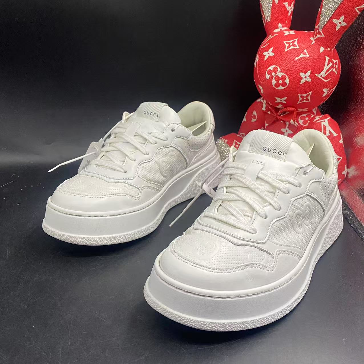 95新 GUCCI/古驰 【聚星优选】潮鞋白色压纹饼干鞋38欧码kke061