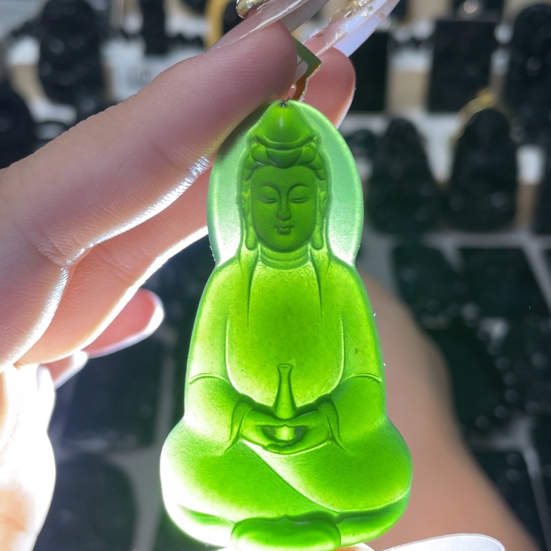 未镶嵌蛇纹石玉吊坠
