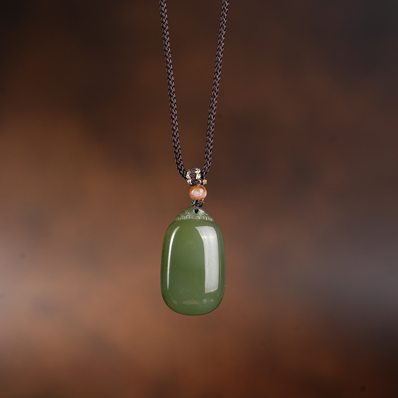 【鑫浩矿业】新疆和田玉-沙枣青小无事牌吊坠挂件一件