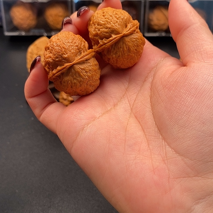 文玩核桃吊坠鱼籽元宝36