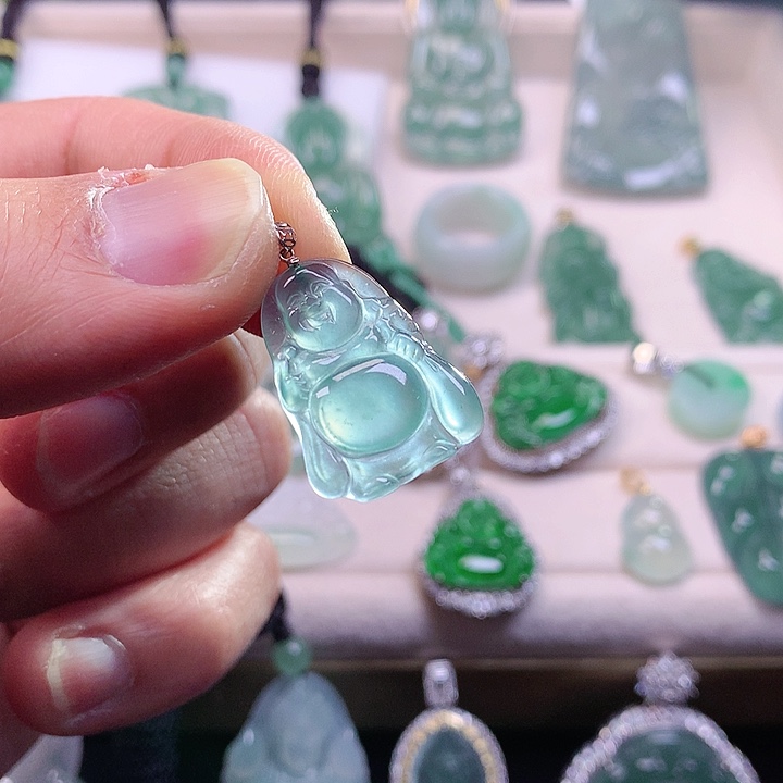 翡翠颈饰18K金镶嵌翡翠