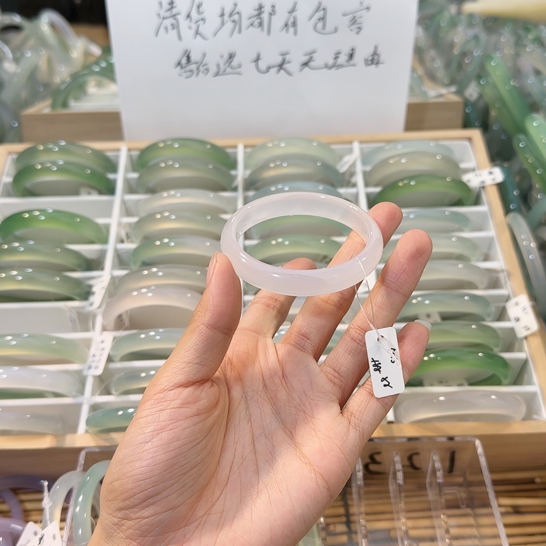 玛瑙/玉髓未镶嵌手镯圈口50.5