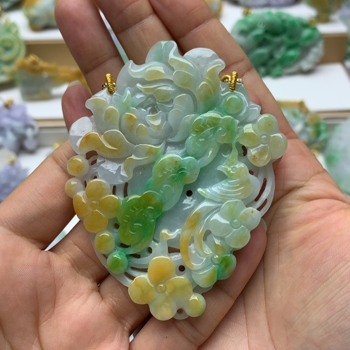 翡翠颈饰未镶嵌翡翠