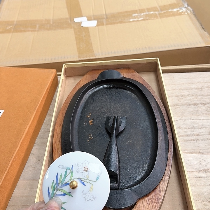 瓷片瓷器。                  