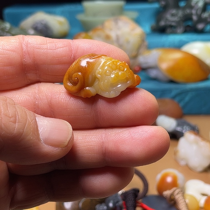 军***和田玉未镶嵌颈饰