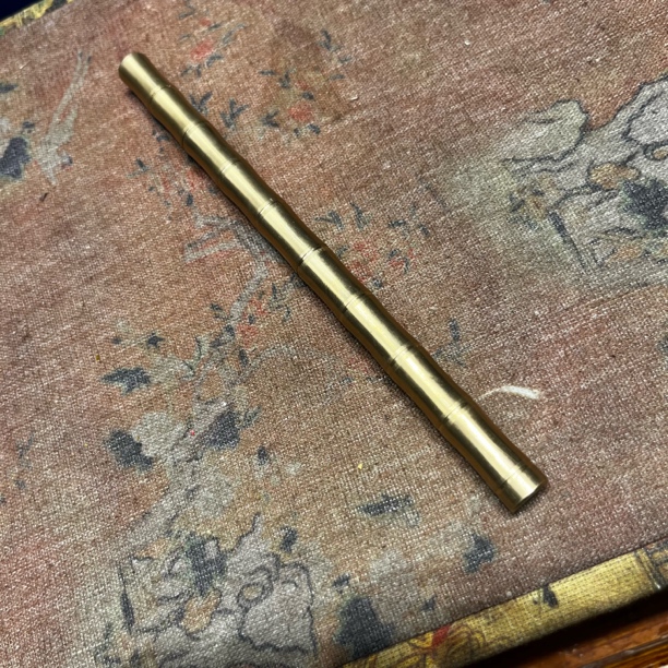 精品竹节铜笔一支摆件