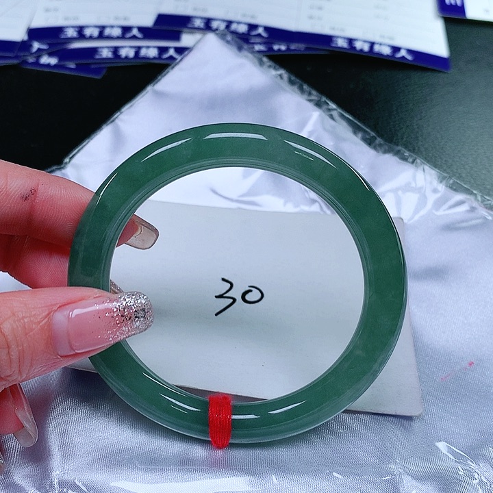 翡翠手镯（圆镯）未镶嵌