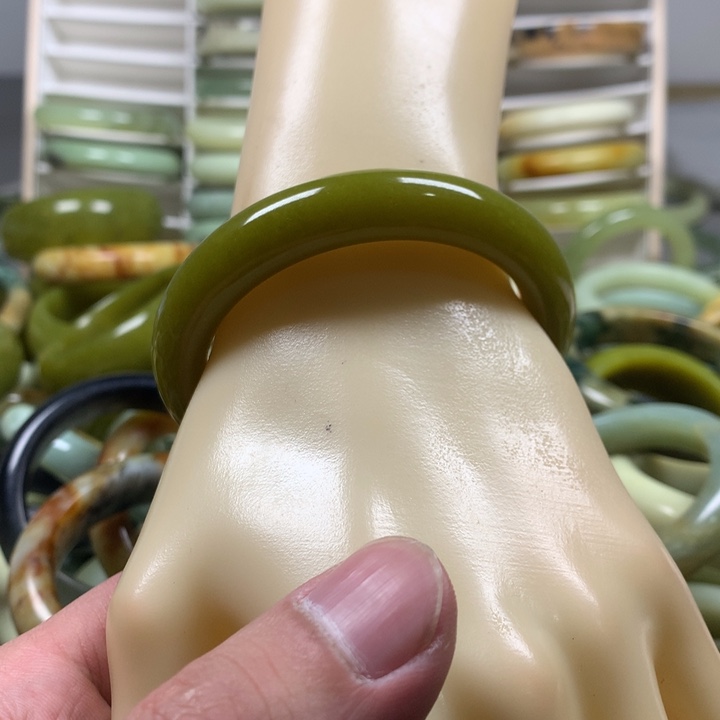 蛇纹石玉手镯未镶嵌?***?