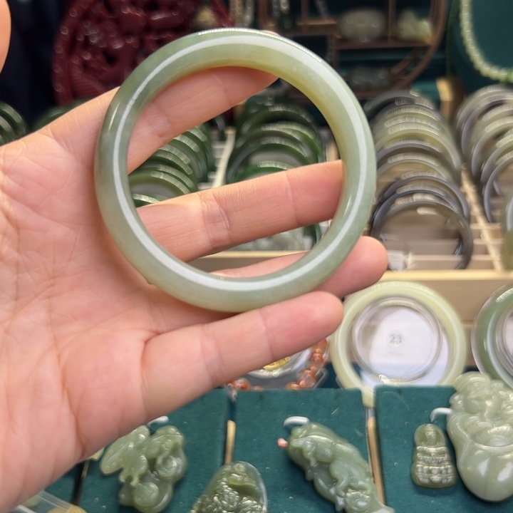 和田玉手镯未镶嵌55.6圈围80686