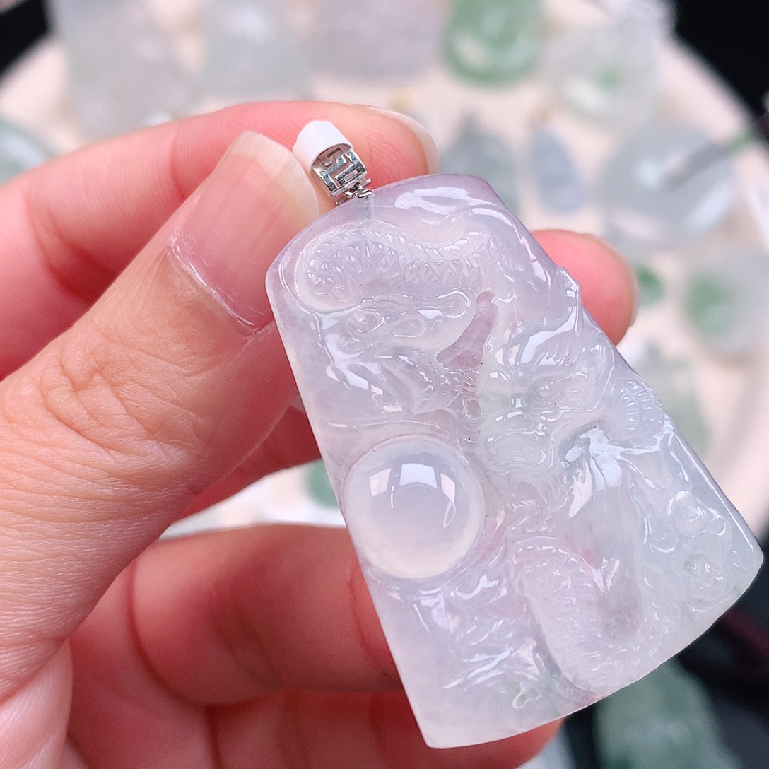 翡翠颈饰18K金镶嵌冰胶龙牌