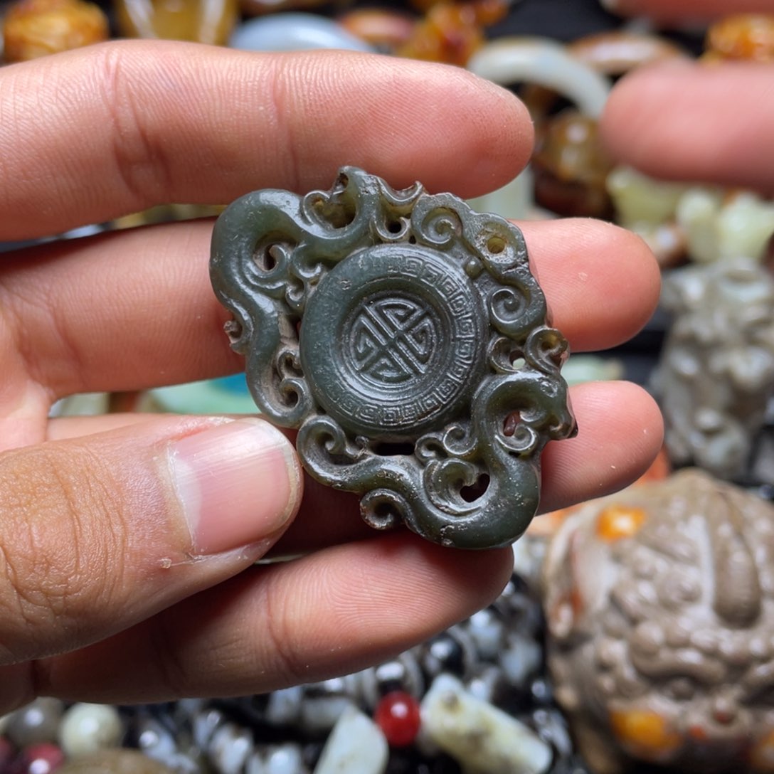 和田玉（糖玉）挂件未镶嵌