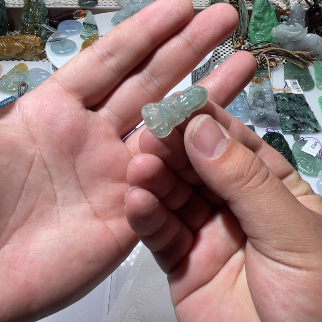 翡翠颈饰未镶嵌天然