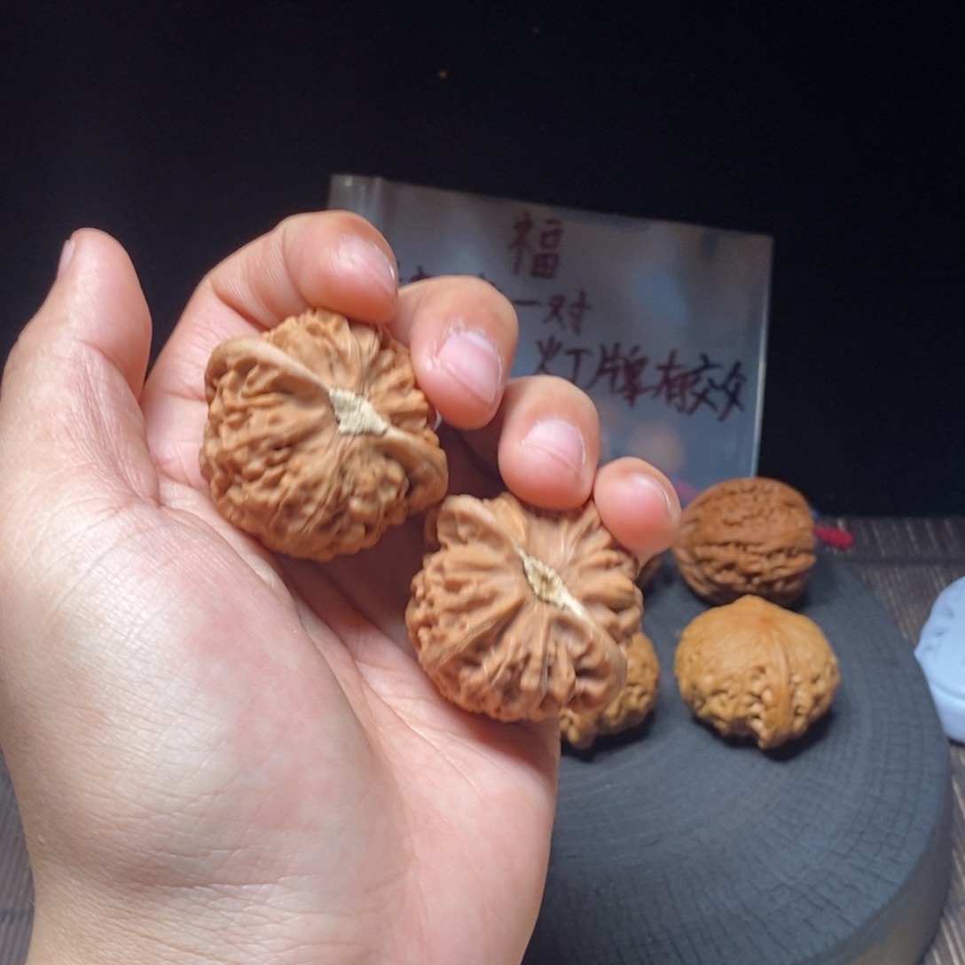低***调核桃和松仁玉米的区别在于